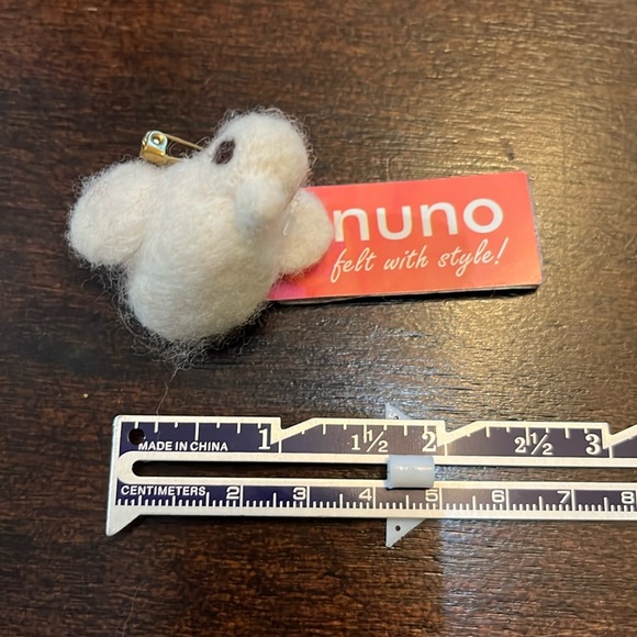 Handcrafted decorative pin. Felted off white chick. NWT - Picture 1 of 4